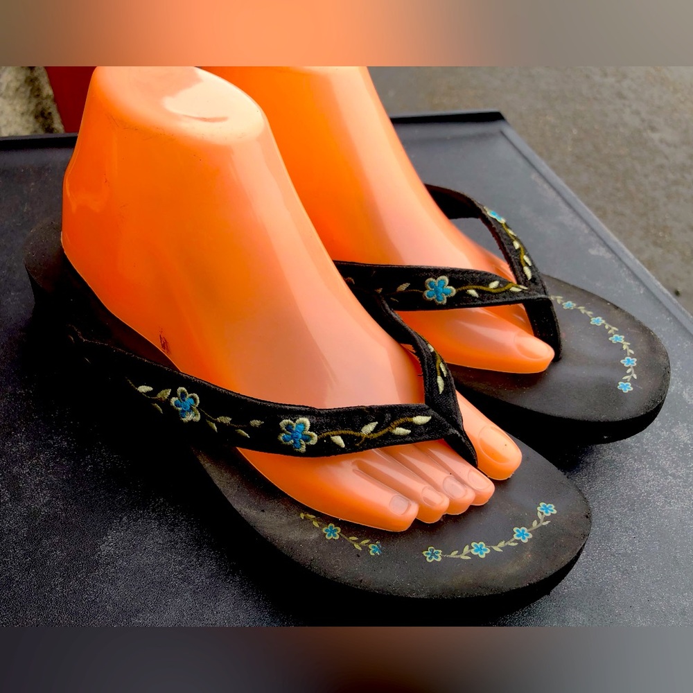 ECSA Women’s Black Blue Flowers Tong Flip Flop Sandals Size 9.5